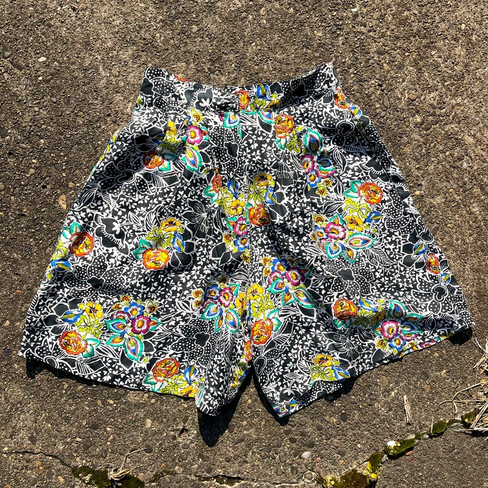 Vintage Hattie Carnegie 100% Floral Silk Shorts Size M